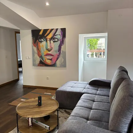 Feriehus Moradia Moderna Renovada A 1km Do Centro Da De