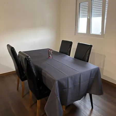 Moradia Moderna Renovada A 1km Do Centro Da De Dom wakacyjny *