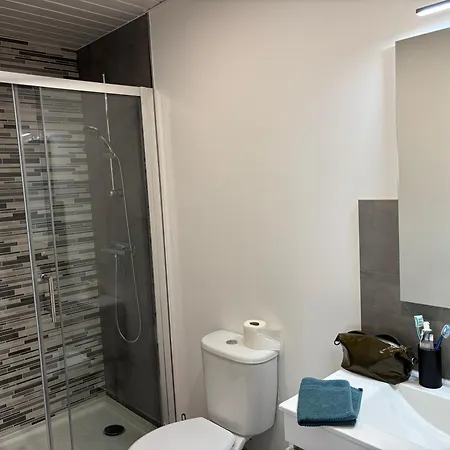 Moradia Moderna Renovada A 1km Do Centro Da De