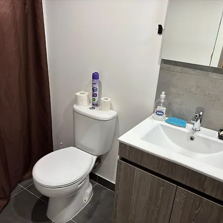 Moradia Moderna Renovada A 1km Do Centro Da De Dom wakacyjny *