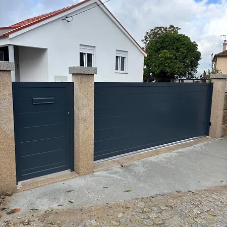 Moradia Moderna Renovada A 1km Do Centro Da De Melgaço