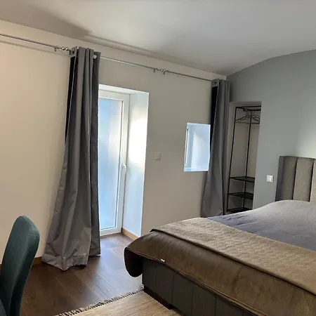 Ferienhaus Moradia Moderna Renovada A 1km Do Centro Da De *