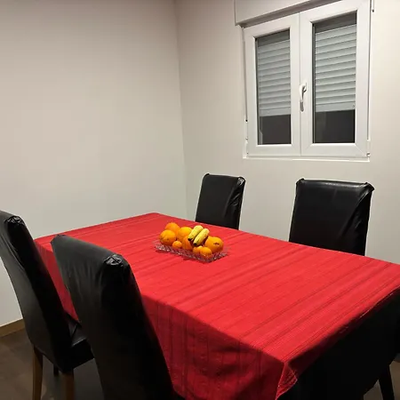 Moradia Moderna Renovada A 1km Do Centro Da De Ferienhaus Melgaço