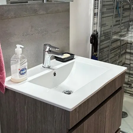Moradia Moderna Renovada A 1km Do Centro Da De *