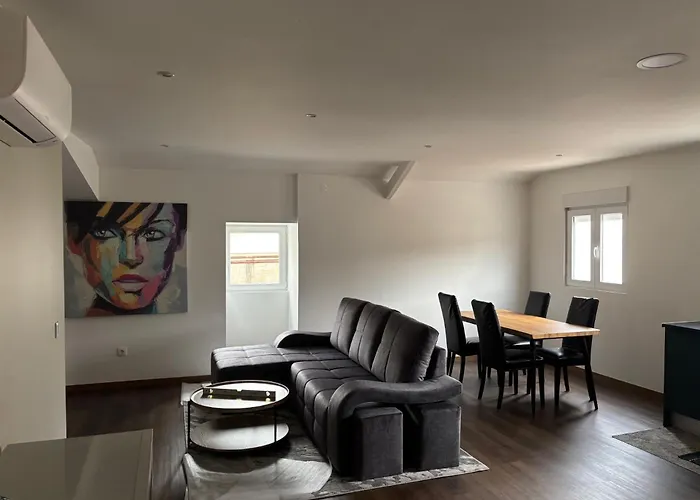 Moradia Moderna Renovada A 1km Do Centro Da De