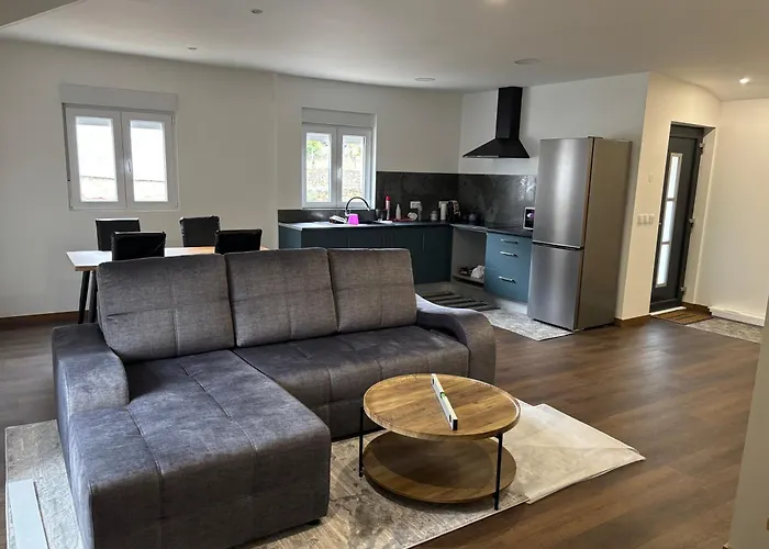 Moradia Moderna Renovada A 1km Do Centro Da De