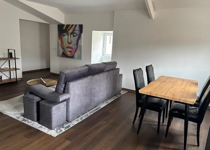 Moradia Moderna Renovada A 1km Do Centro Da De Ferienhaus Melgaço