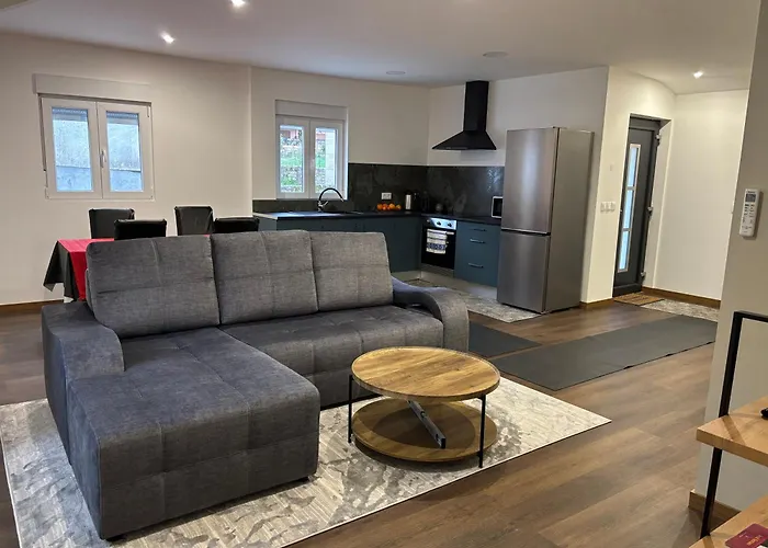 Moradia Moderna Renovada A 1km Do Centro Da De * Melgaço