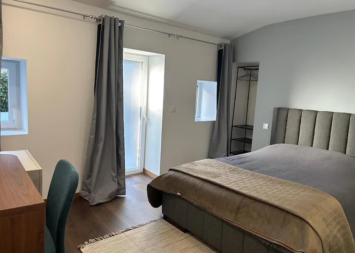 Moradia Moderna Renovada A 1km Do Centro Da De Ferienhaus